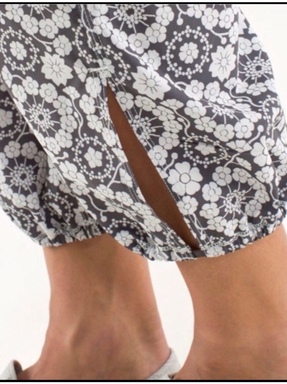 Lululemon OM Pants Gray Nimby Floral Size 4 - Picture 3 of 8